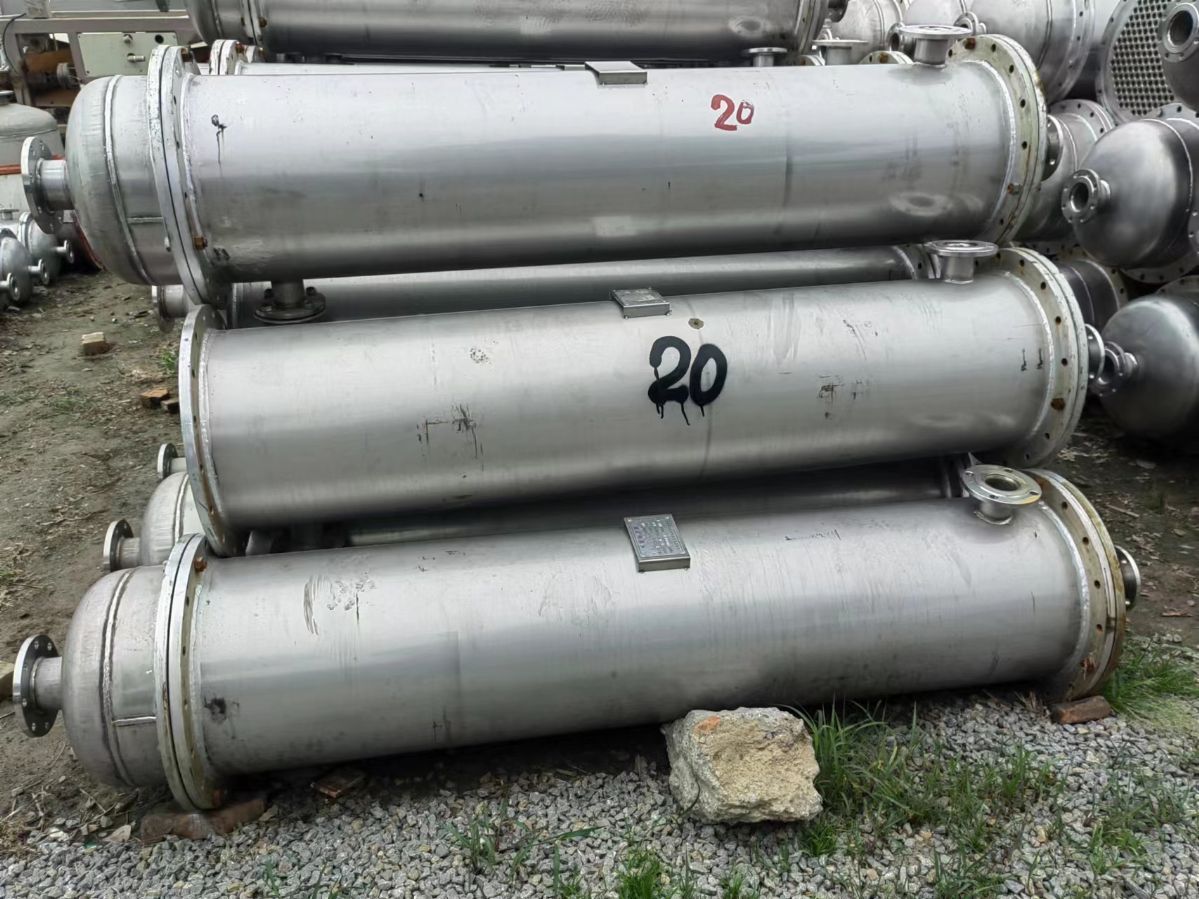 出售二手化工高压冷凝器 二手不锈钢列管式冷凝器耐腐蚀耐高温