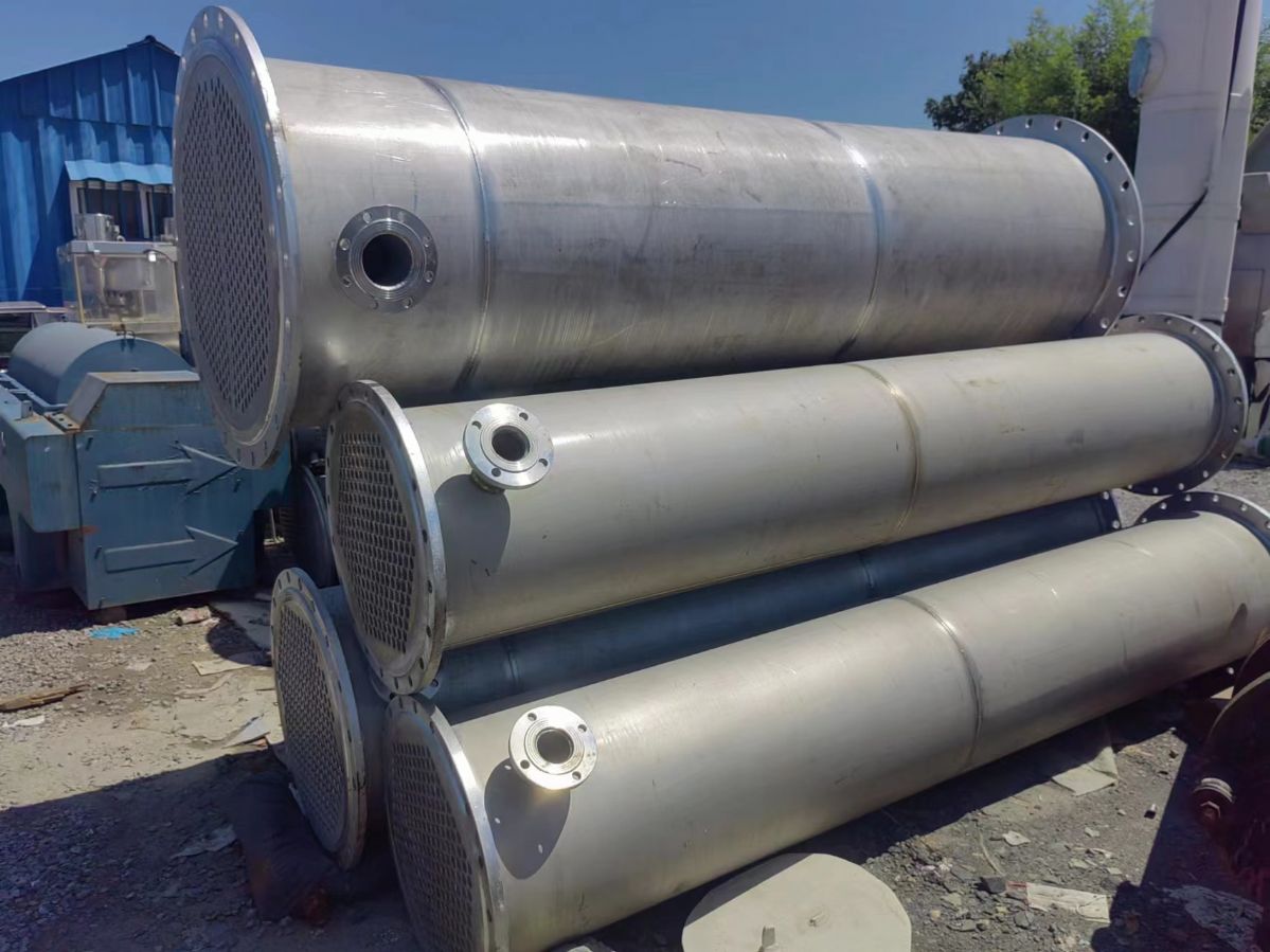 出售二手列管式换热器不锈钢材质 工业用不锈钢翅片管壳式冷凝器