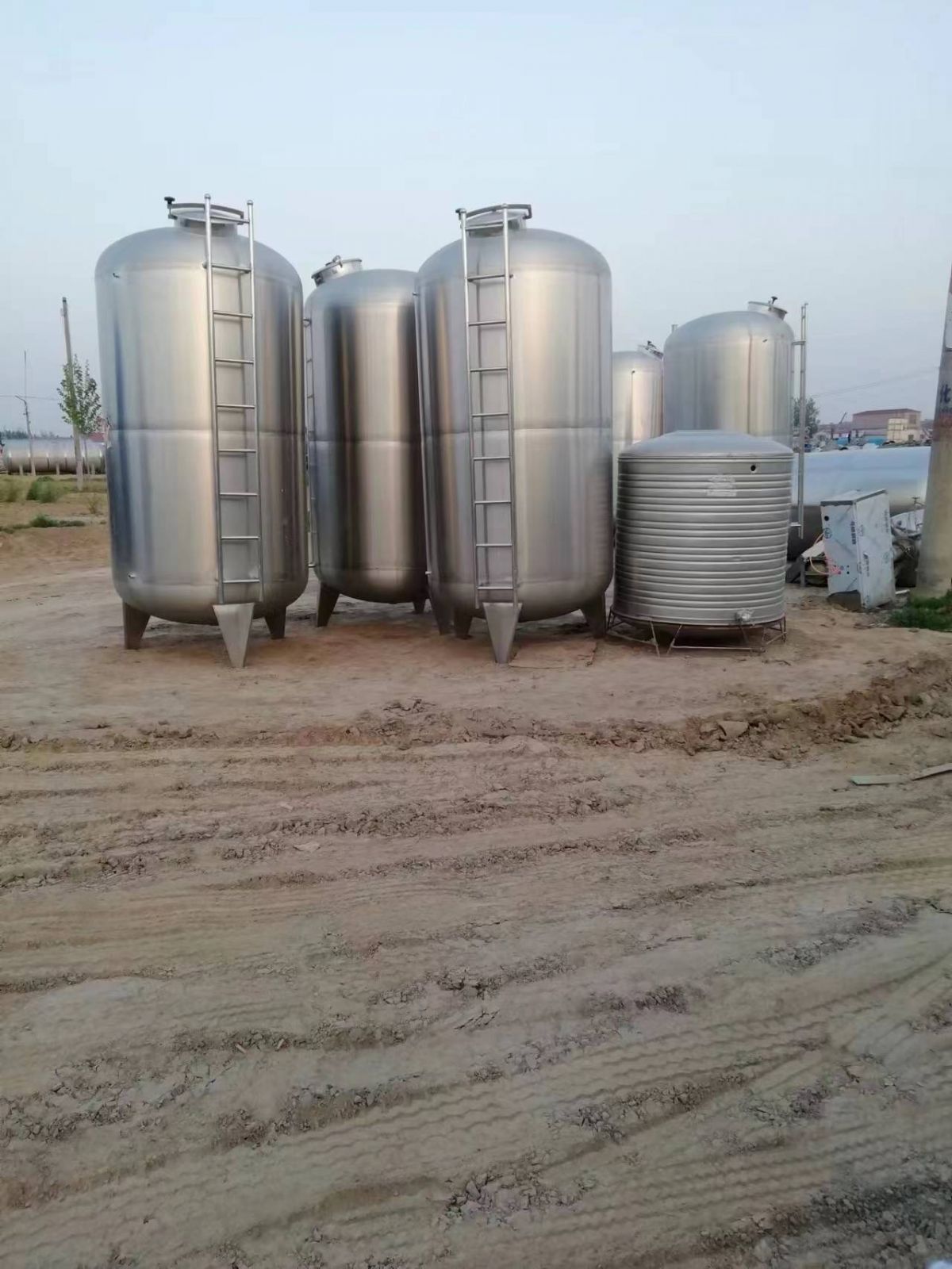 卧式304材质不锈钢储罐、地埋式不锈钢化工储存罐按需定做