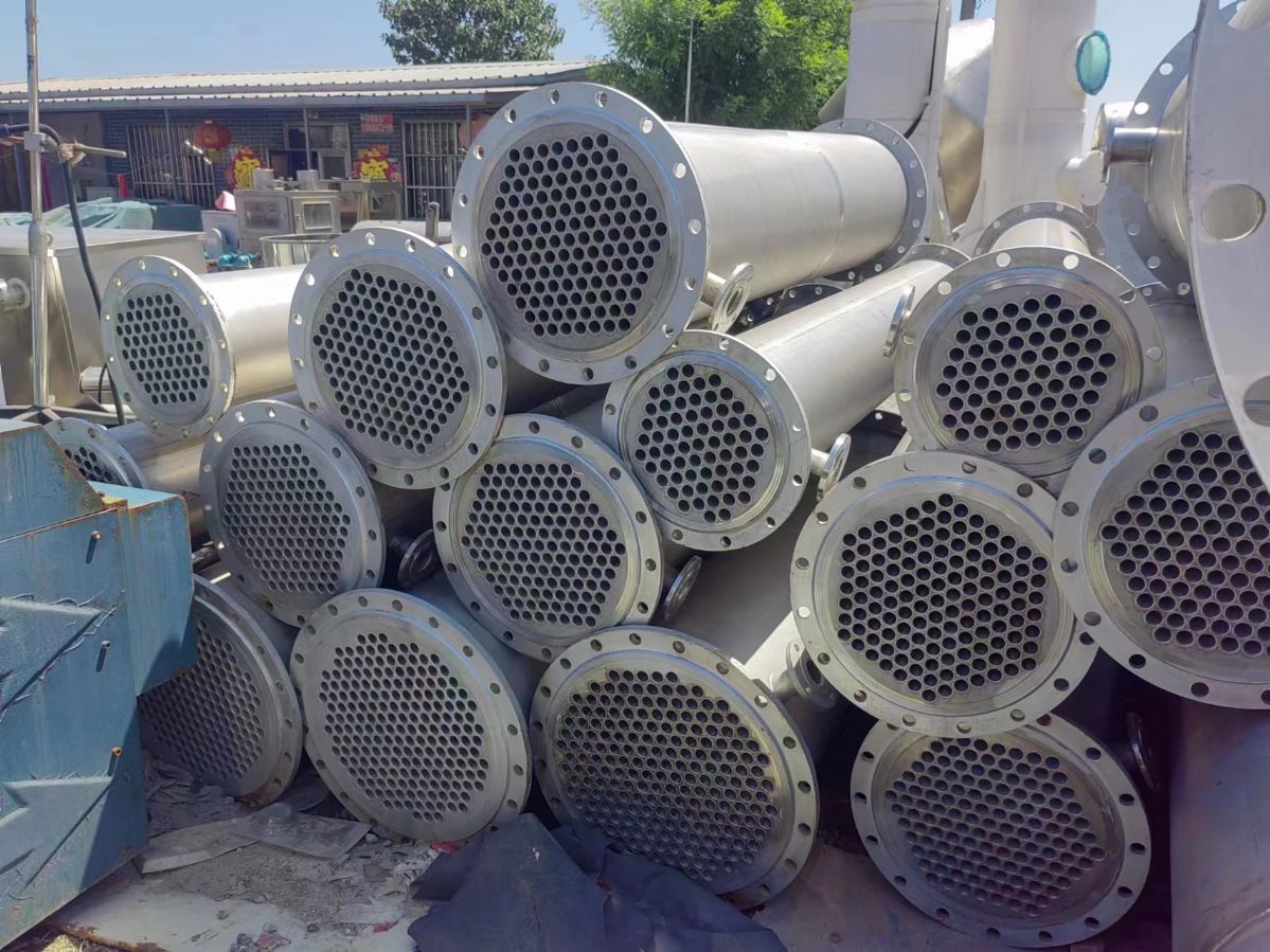 出售二手列管式换热器不锈钢材质 工业用不锈钢翅片管壳式冷凝器