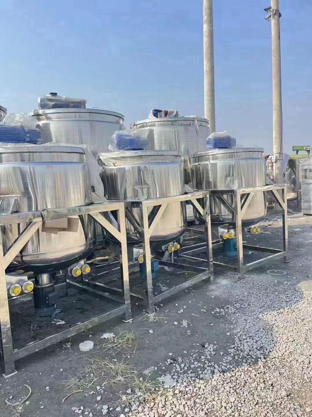 转让：全新1吨  2吨  3吨  5吨 乳化搅拌罐 现货多台