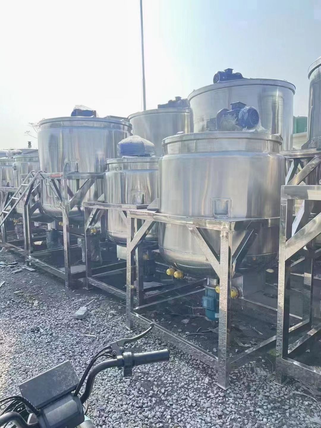 转让：全新1吨  2吨  3吨  5吨 乳化搅拌罐 现货多台