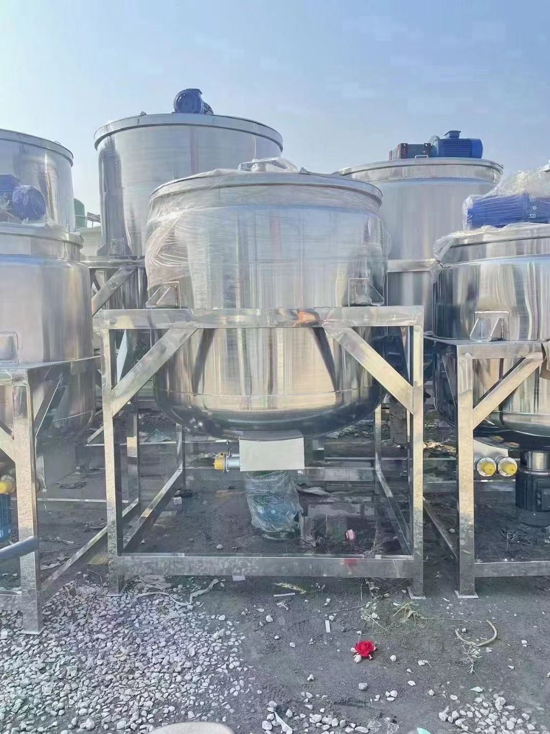转让：全新1吨  2吨  3吨  5吨 乳化搅拌罐 现货多台