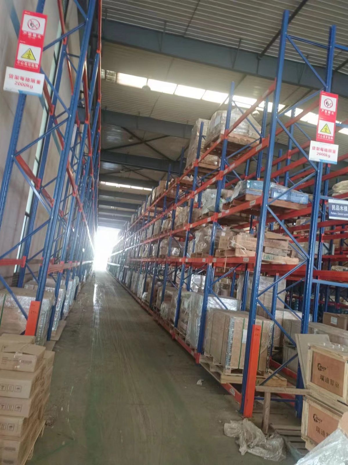 门式起重机，废气、废水处理设施、胶片干燥箱、货架等出售