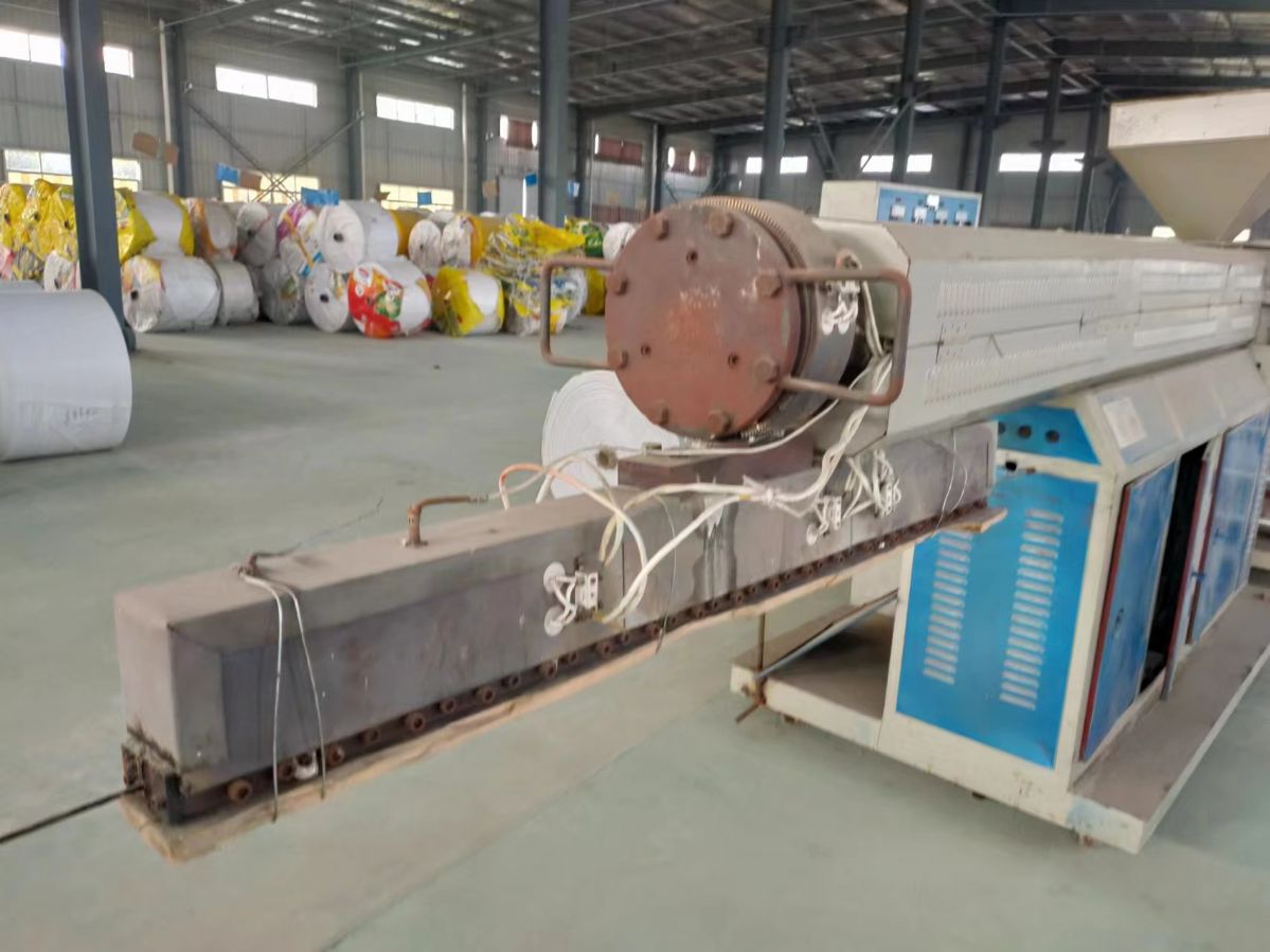 转让9成新；编织袋覆膜机SJDF--1500型一套；