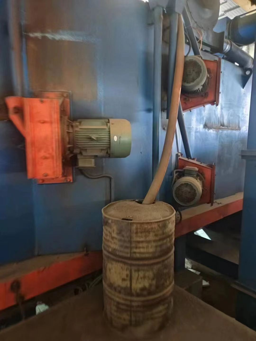 1522－8钢结构专用抛丸机。有需要的联系