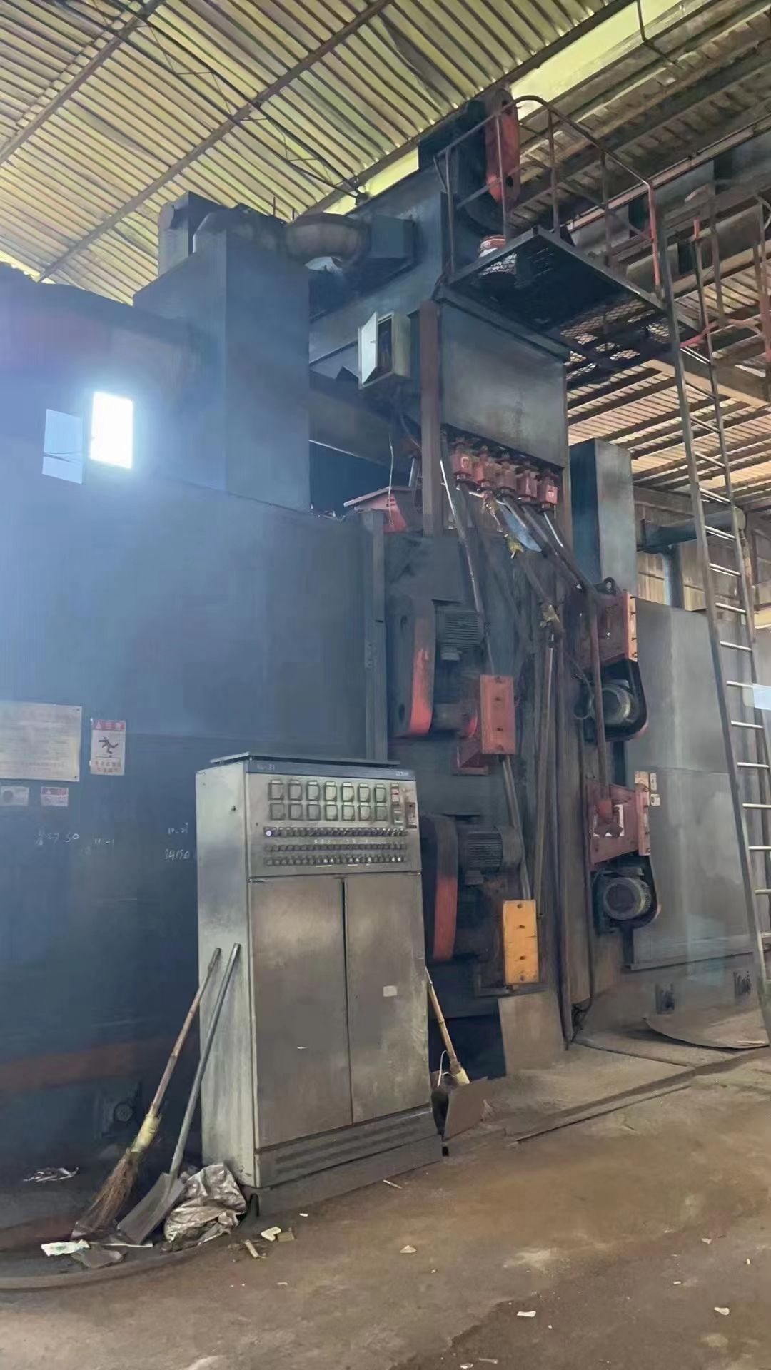 转让一台辊道通过式抛丸机