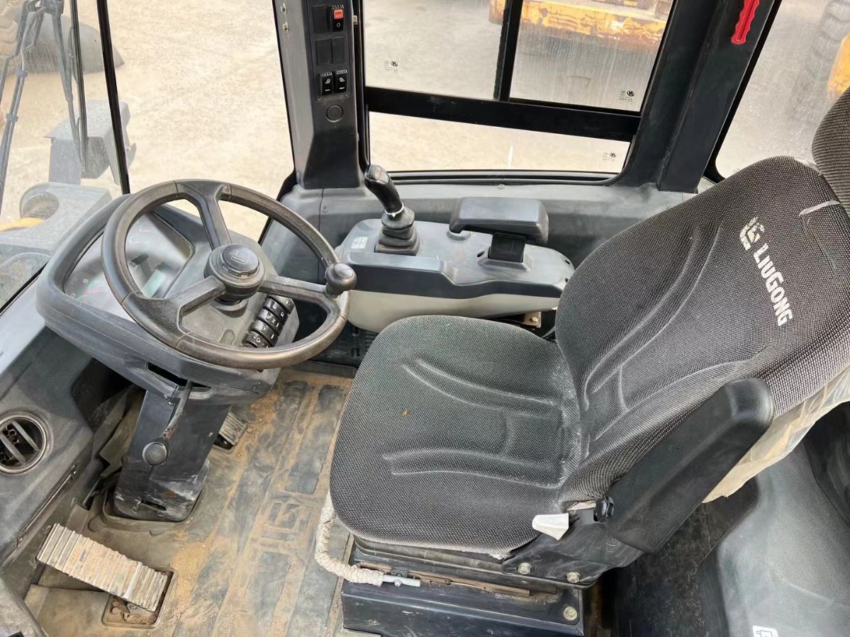 飞流直下！二手柳工装载机5吨轮式先导铲车