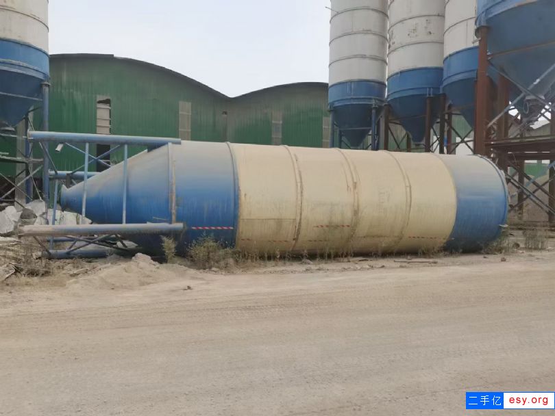 郑州：低价处理四个100吨水泥罐，出料高度4米。