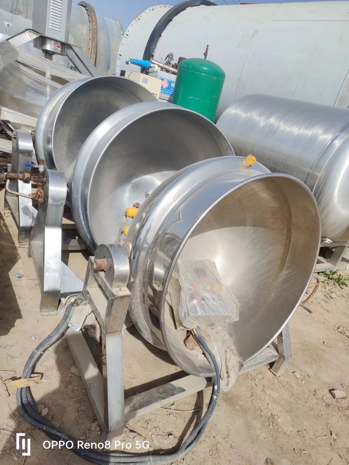 出售二手不锈钢500升蒸汽夹层锅 行星自动500升炒锅肉类卤煮锅设备