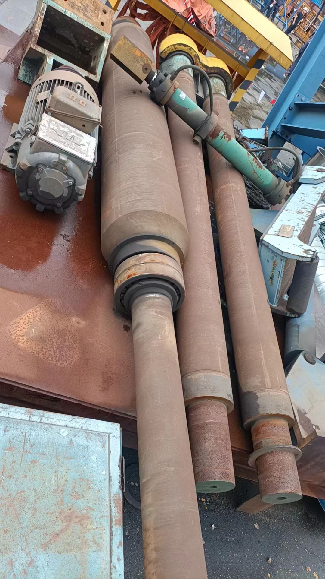 出售二手卷板机 南通恒力重工产40X3200液压上辊卷板机，无锡走货