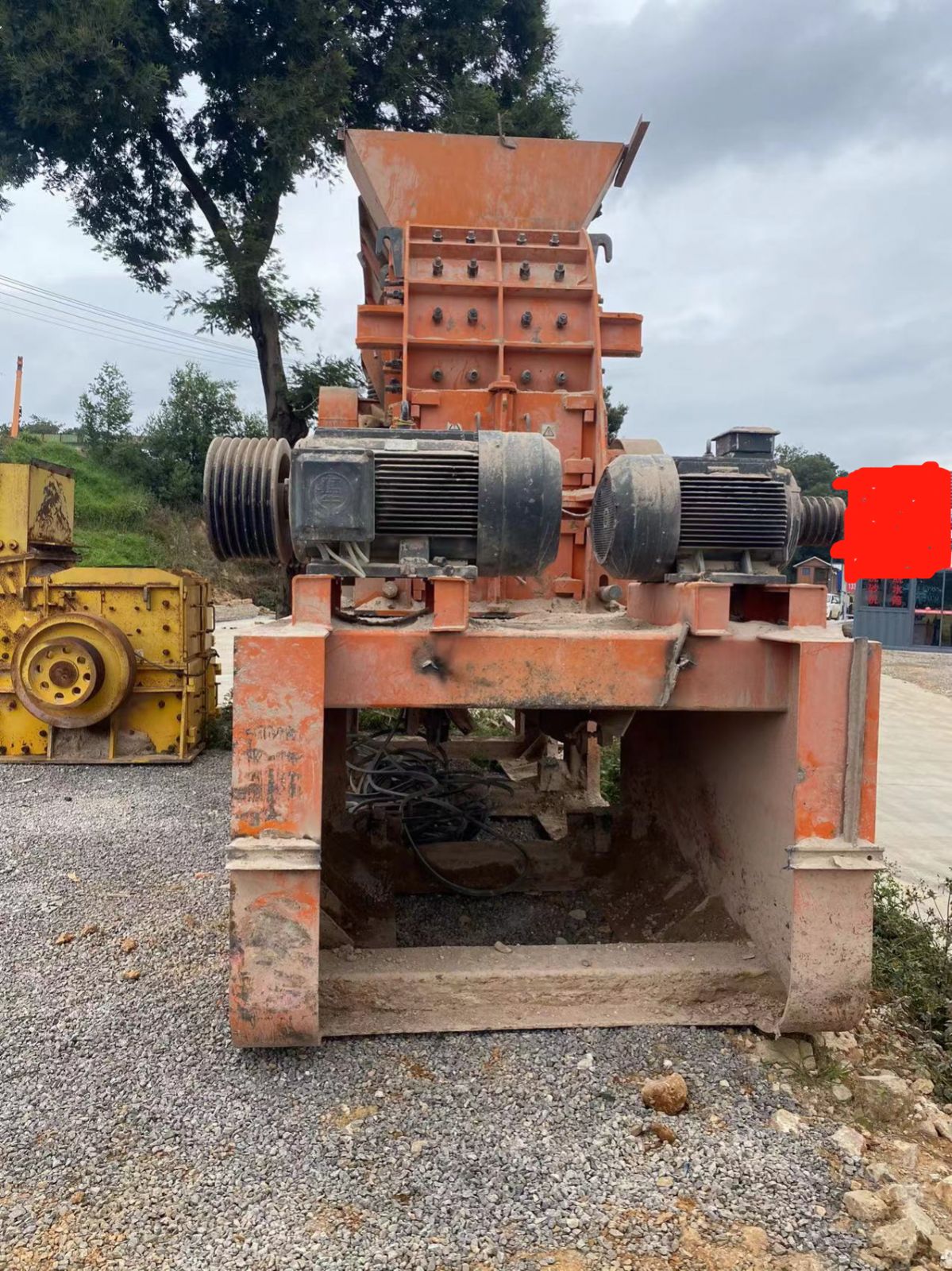 二手半移动免基础时产150吨石子生产线带250电机石灰石破碎机处理22