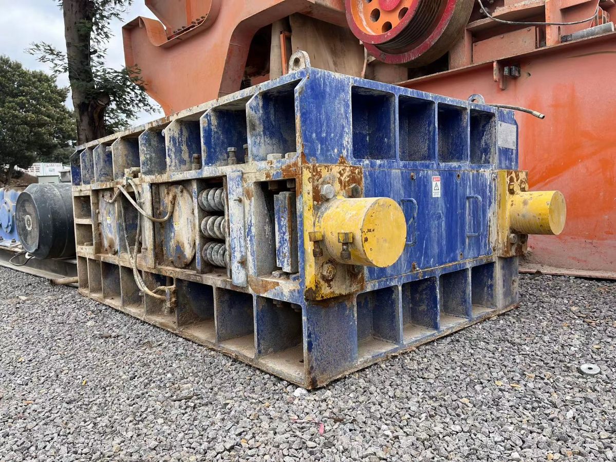 二手时产50吨8090对辊式破碎机制砂机制砂生产线双55电机处理
