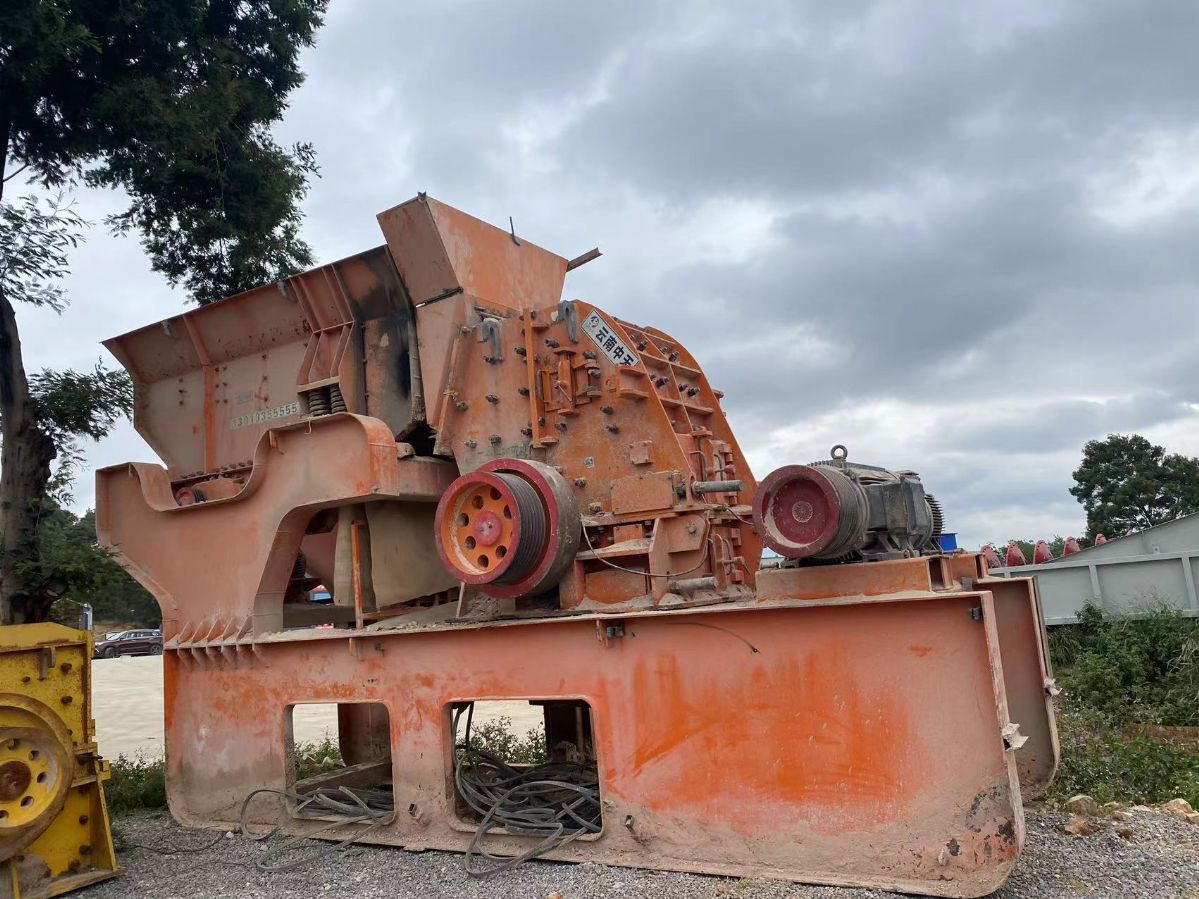 二手半移动免基础时产150吨石子生产线带250电机石灰石破碎机处理22