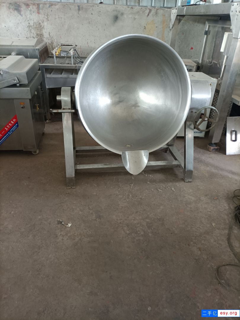 出售二手火锅底料熬制锅，肉质品不锈钢电加热夹层锅600升行星自动炒锅