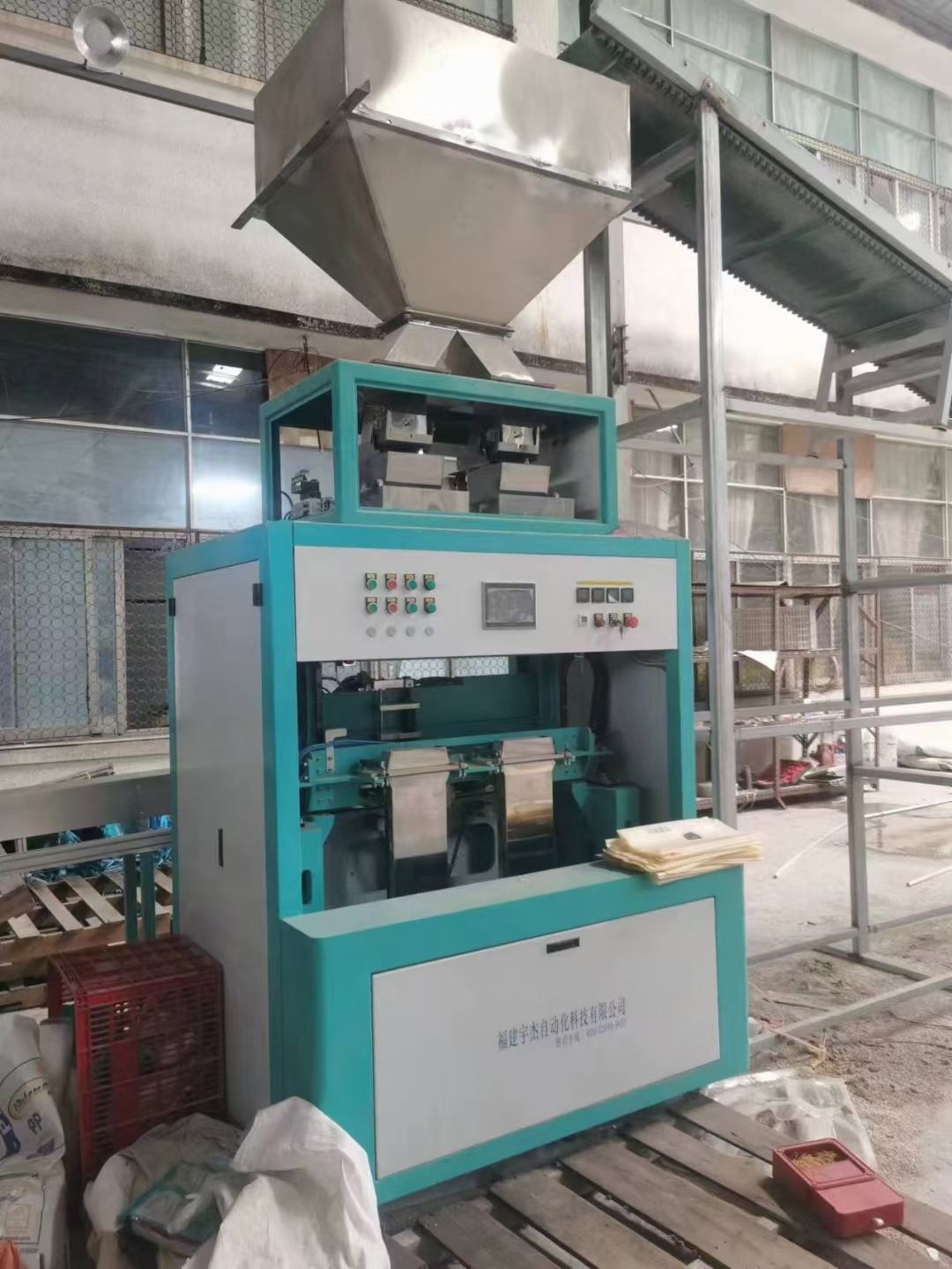 转让二手猫砂六面一体机 双面真空包装机 蔬菜枕式包装机