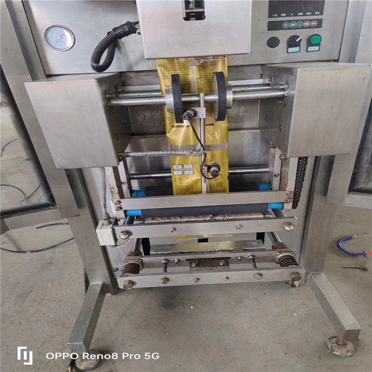 转让二手制热盒饭热缩膜枕式包装机 玉米滚动式包装机 立式液体包装机