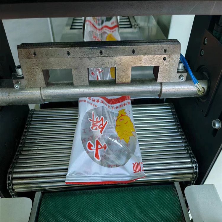 转让二手600型上走膜皮带枕式包装机 面试松川下走膜三伺服枕式包装机