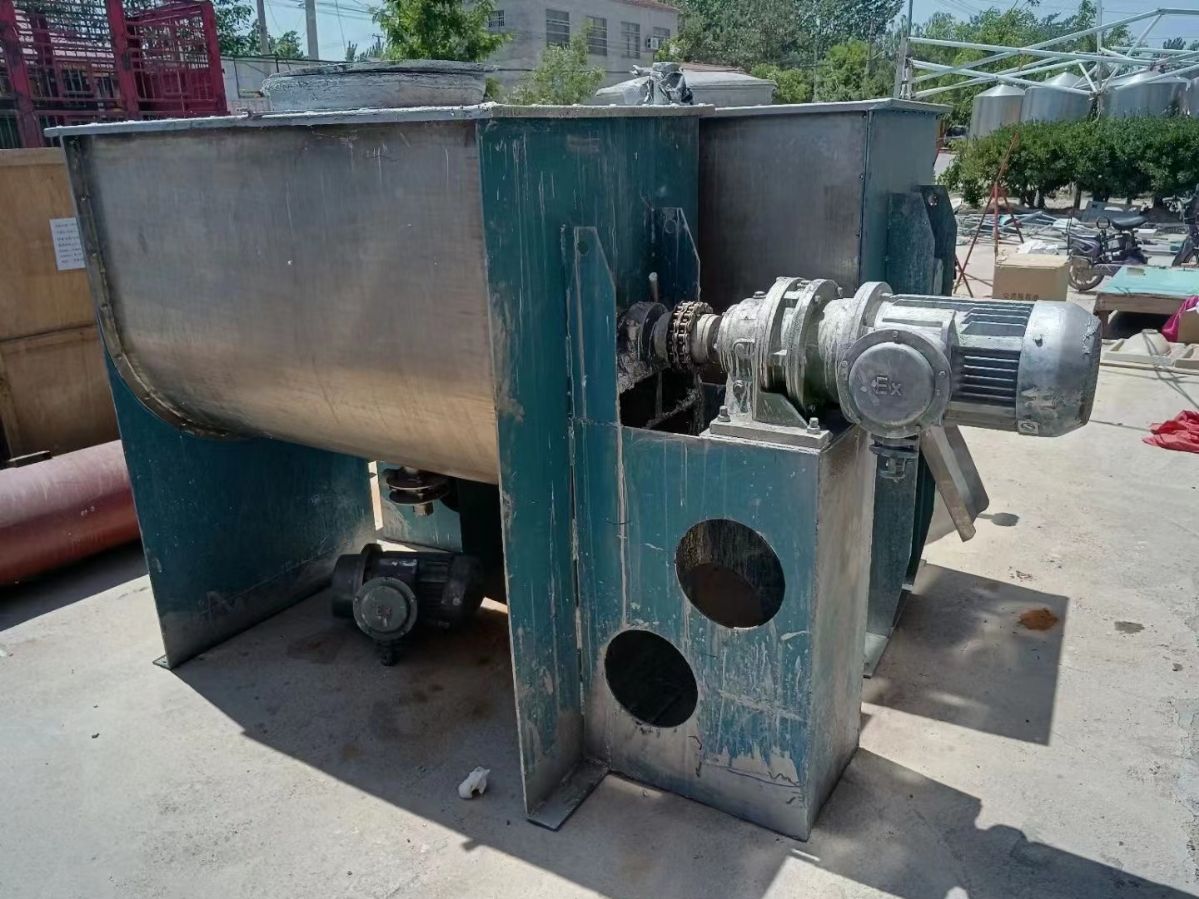 转让二手多种混合机 螺带混合机材质 304不锈钢多种规格 欢迎咨询
