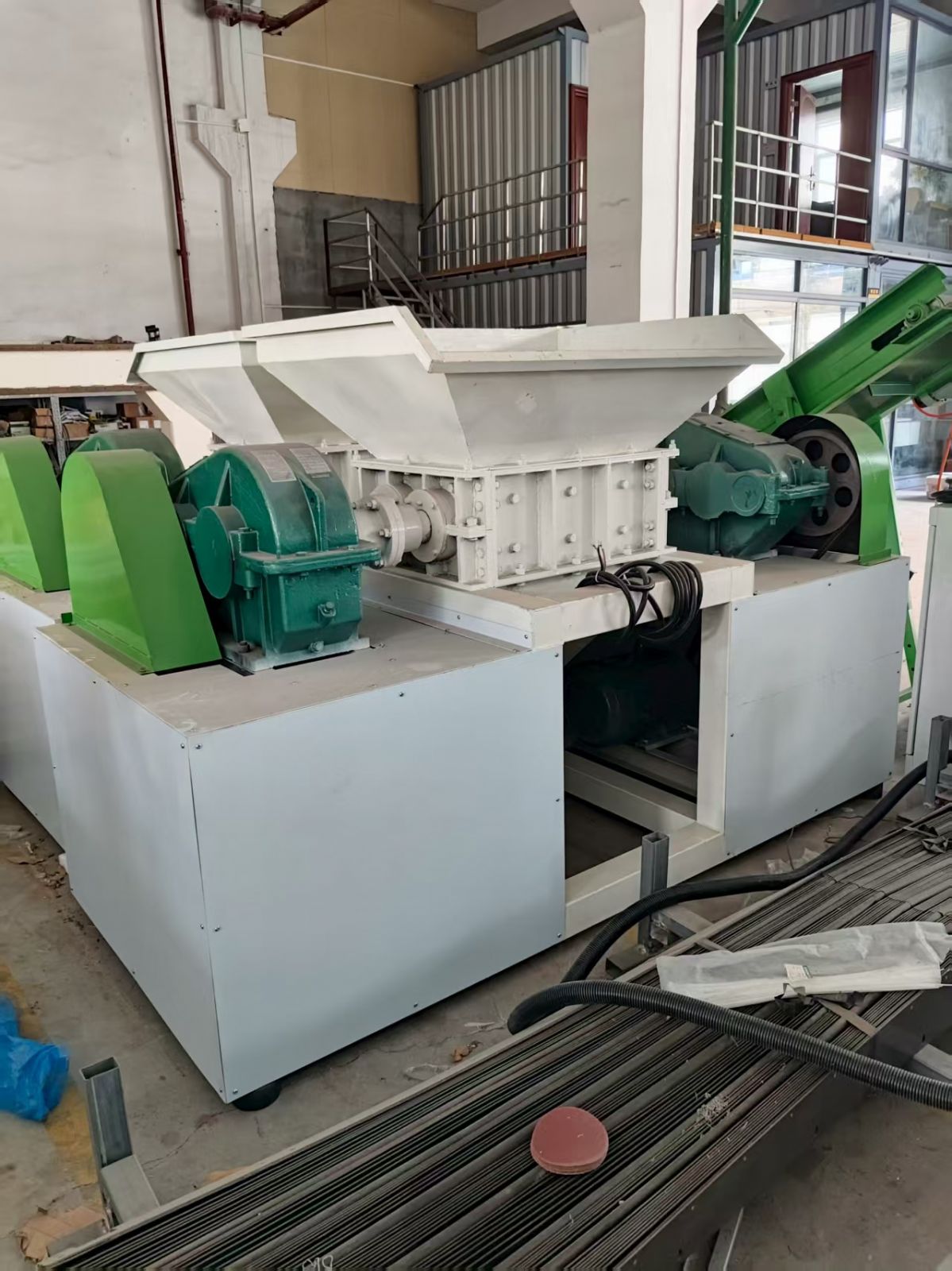 转让9成新二手600撕碎机两台