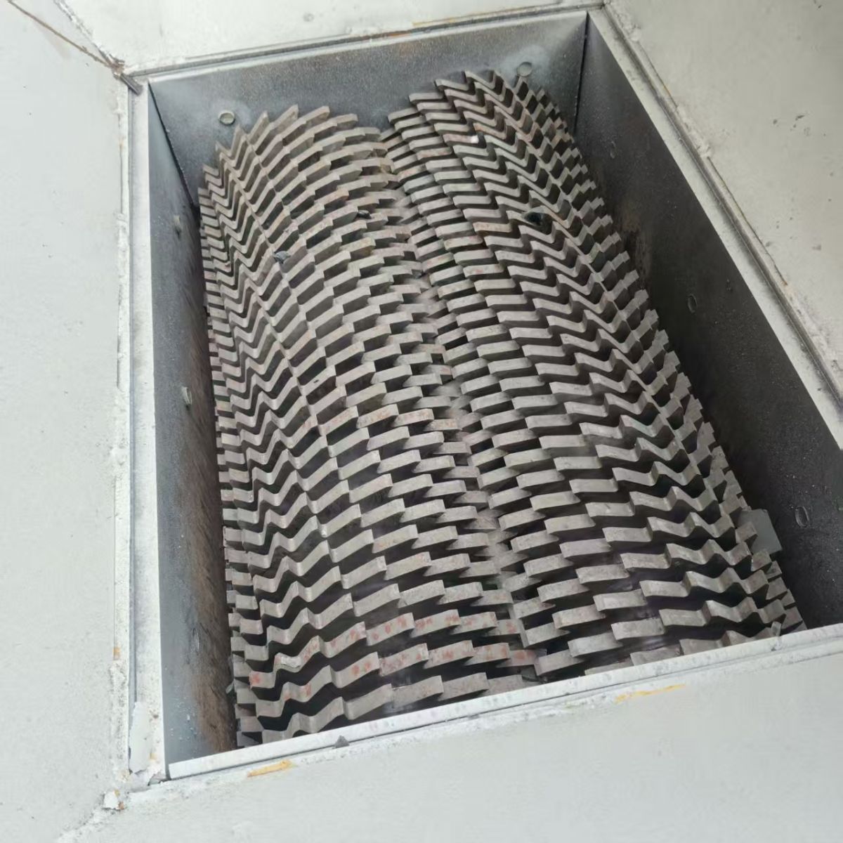 转让9成新二手600撕碎机两台