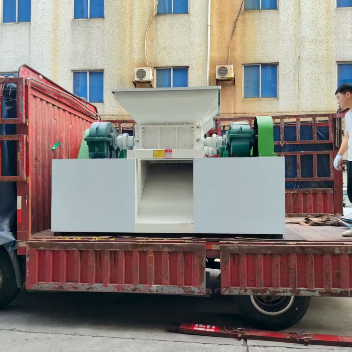 转让9成新二手600撕碎机两台