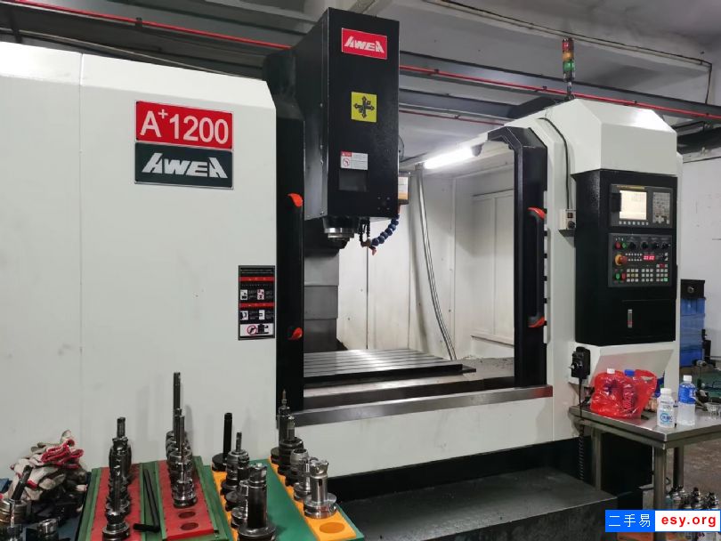 两线一硬带刀库加工中心台群与捷勇达850