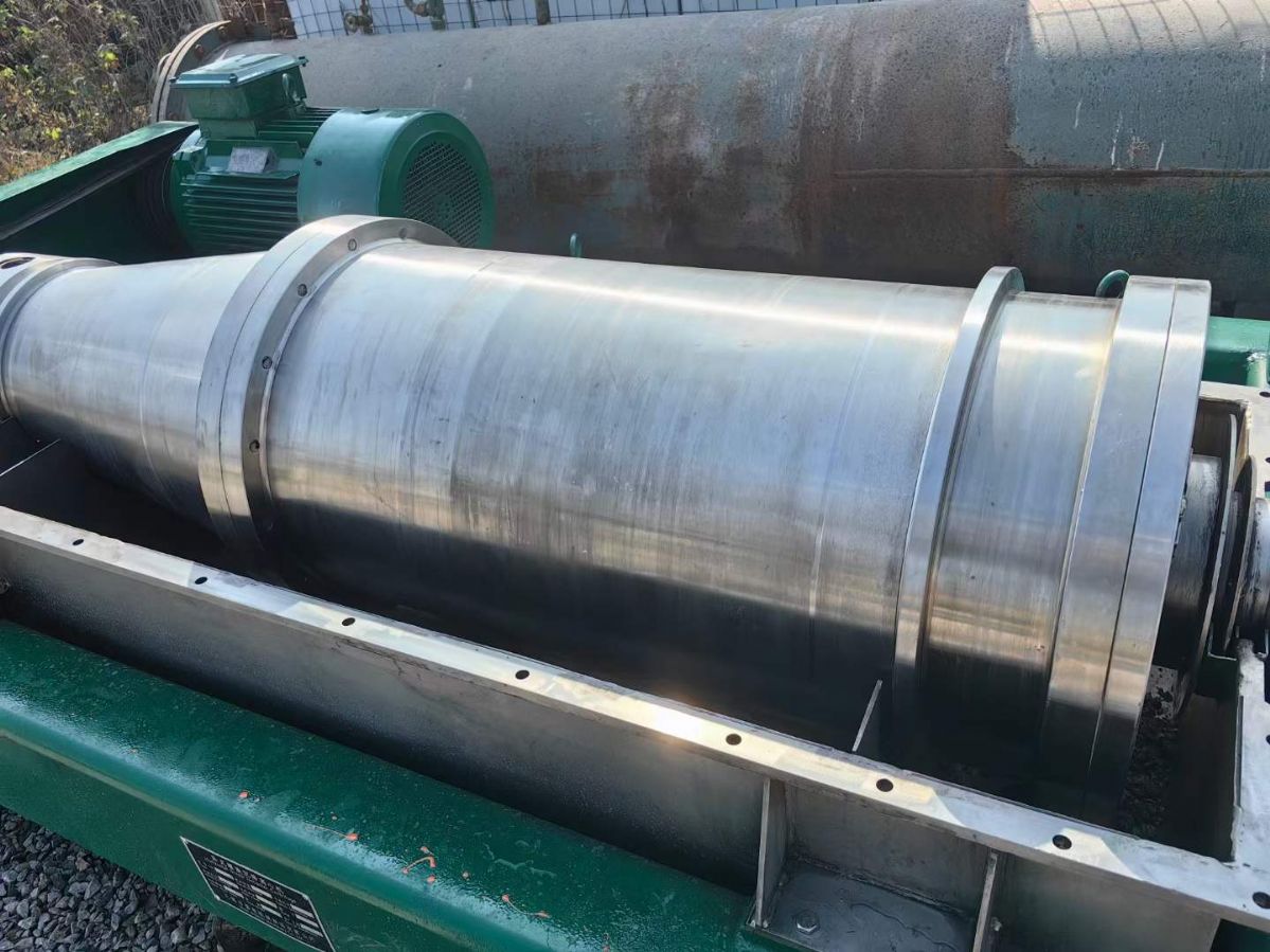 转让二手卧螺离心机 一台400-1800型两项分离卧螺沉降离心机