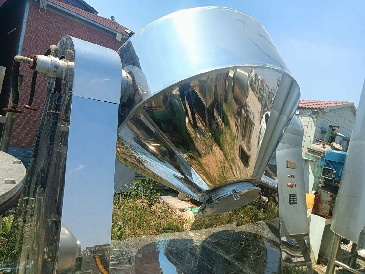 转让二手双锥干燥机 2500L-3000L外抛光不锈钢双锥干燥机