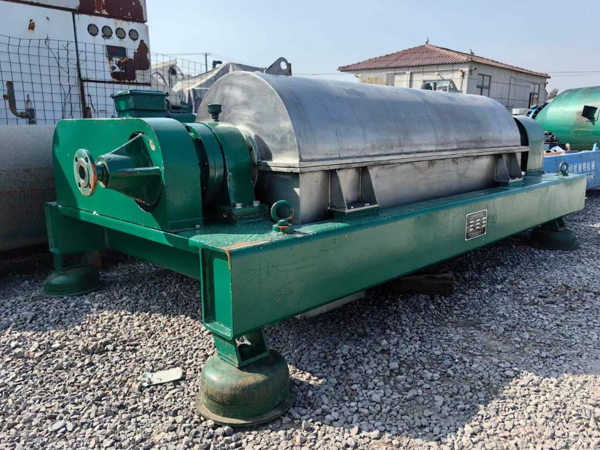 转让二手卧螺离心机 一台400-1800型两项分离卧螺沉降离心机