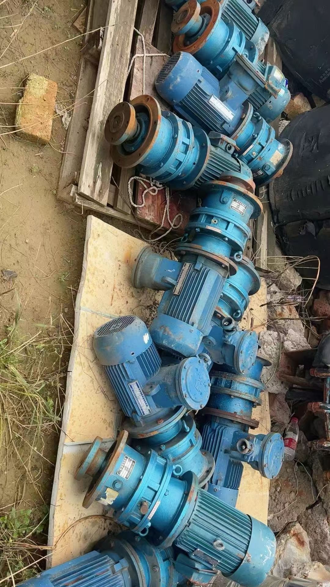 转让二手不锈钢反应釜 容积2000L-3000L壁厚8mm外夹套反应釜