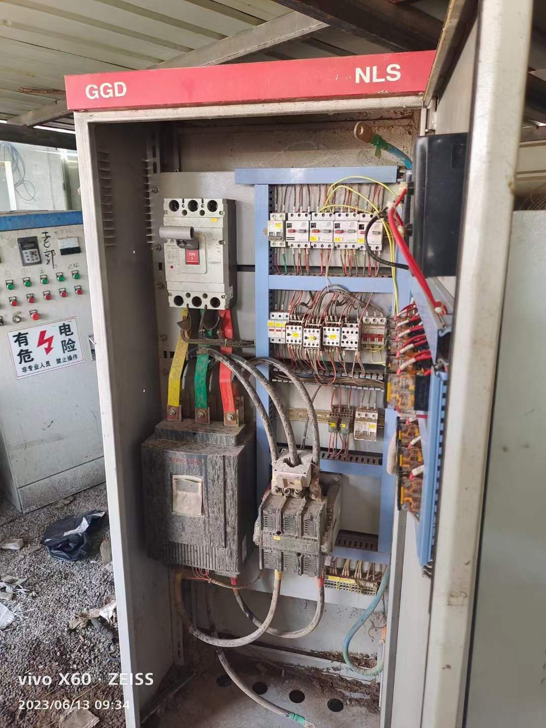 转让二手木屑颗粒机 两台560型132千瓦宇龙木屑颗粒机