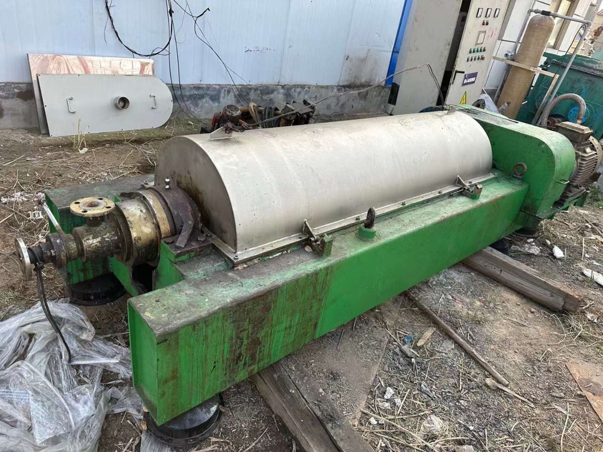 转让二手卧螺离心机 一台江苏巨能产450型卧螺离心机 材质2205