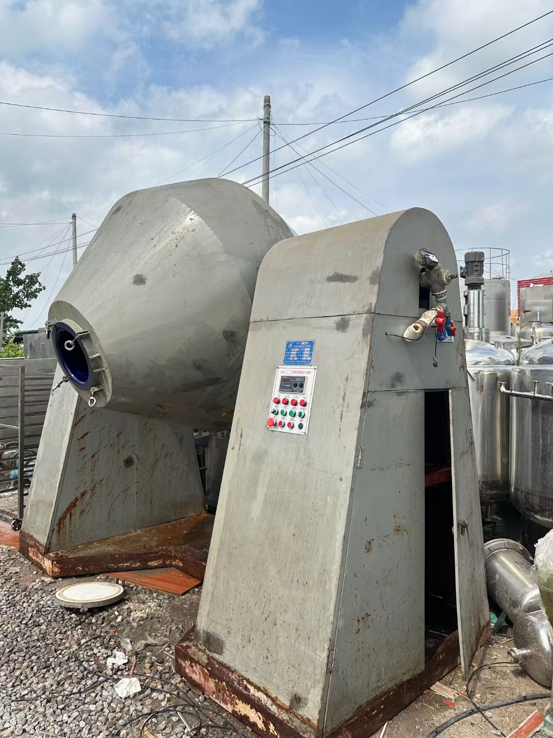 转让二手双锥干燥机 一台容积1500L外碳钢内搪瓷双锥真空干燥机