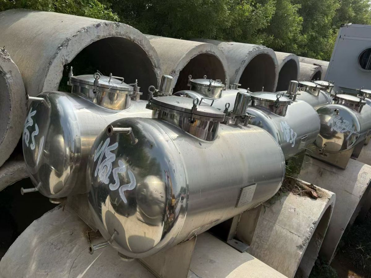 转让二手卧式封头储罐 10台容积500升内外抛光卧式封头储罐