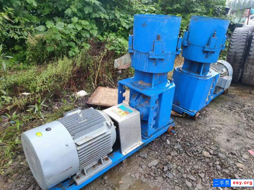转让二手木屑颗粒机 两台37千瓦平模颗粒机