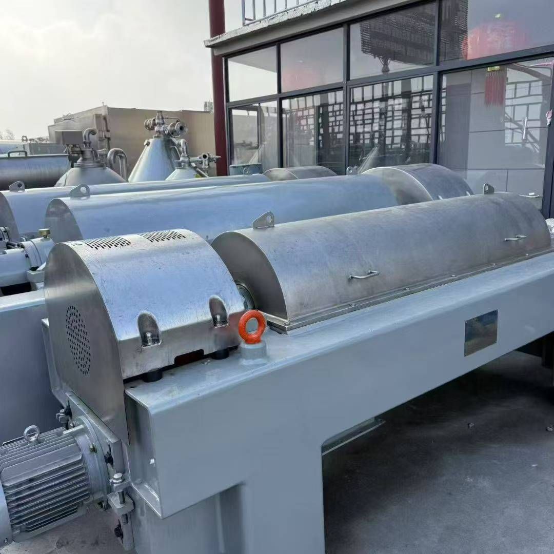 转让二手卧螺离心机 350-450型江苏巨能产油水渣三项卧螺离心机