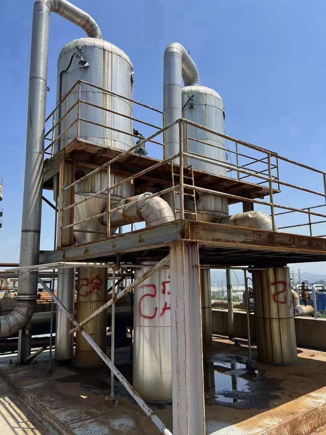转让二手钛材蒸发器 一套双效四吨钛材强制循环蒸发器