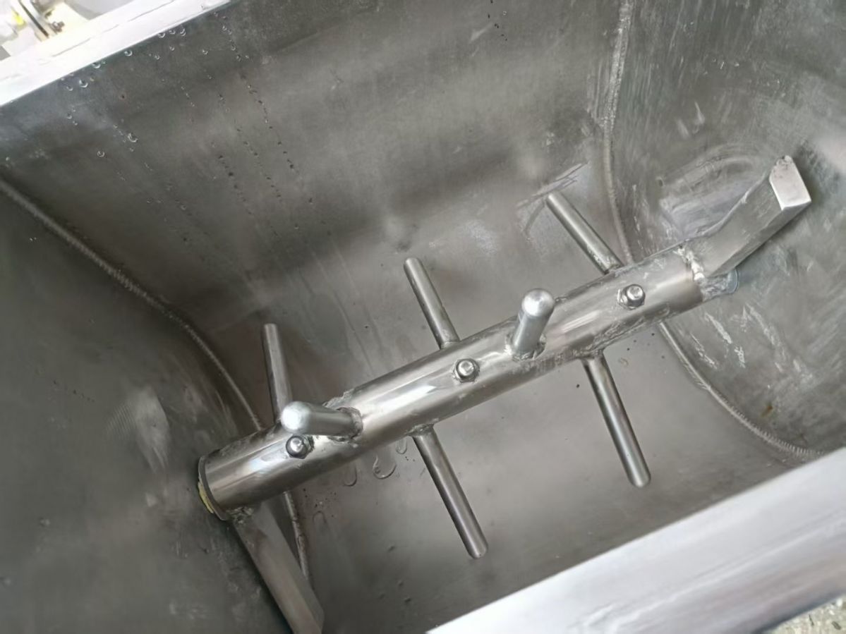 转让二手真空和面机 一台容积半袋面12.5kg卧式真空和面机