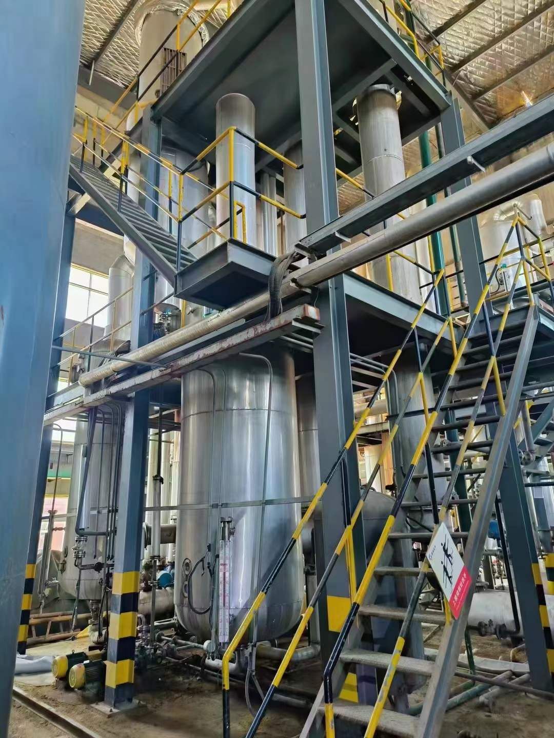 转让二手蒸发器 一套三效五吨强制循环蒸发器加热面积318平方