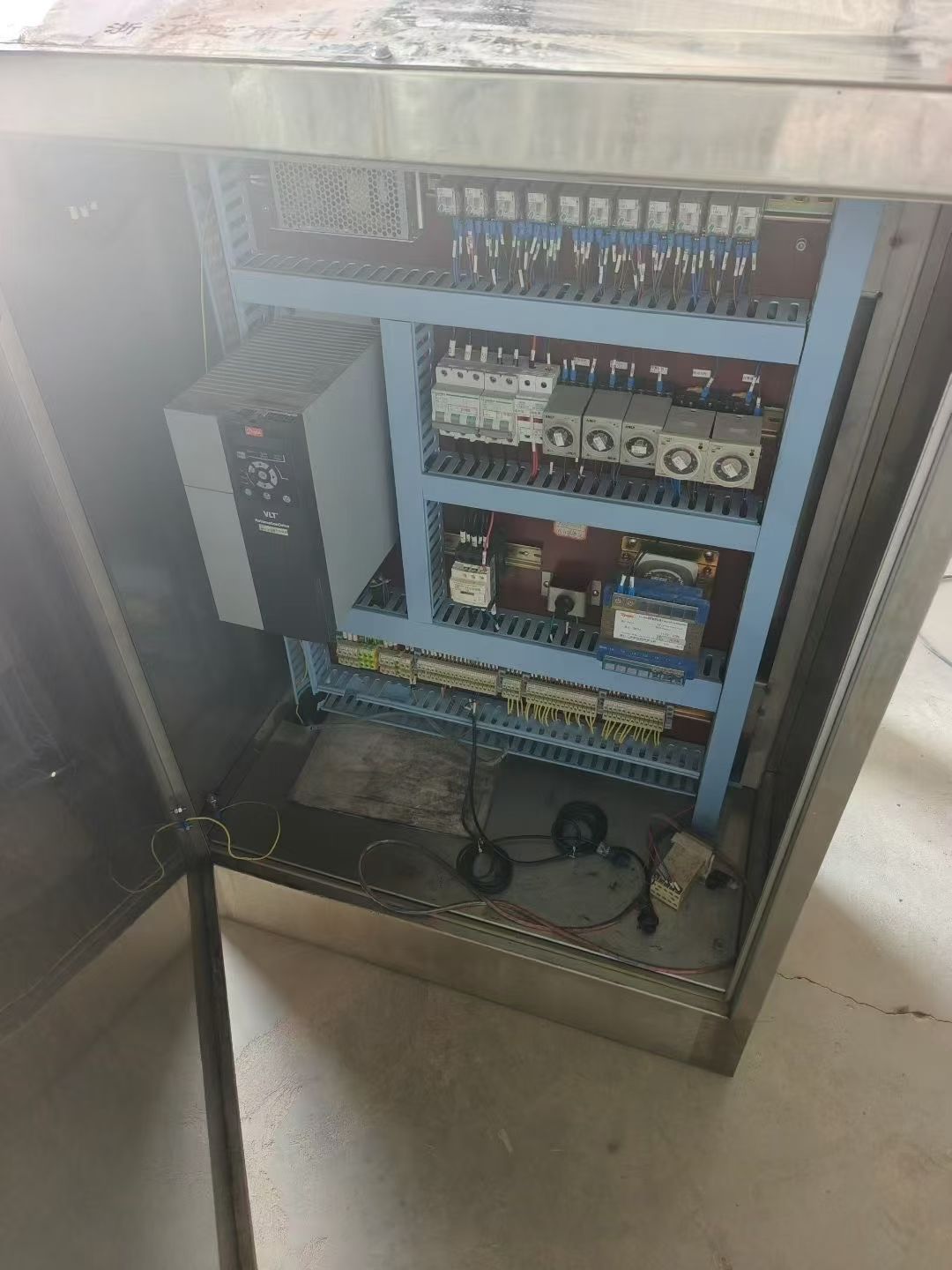 转让二手方锥混合机 一台容积4000升浙江迦南产方锥混合机