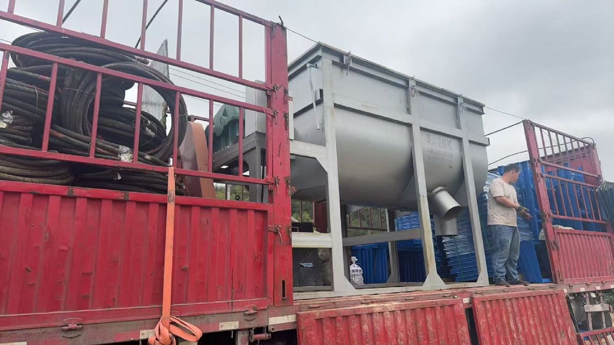 转让二手螺带混合机 一台容积5立方碳钢材质螺带搅拌混合机