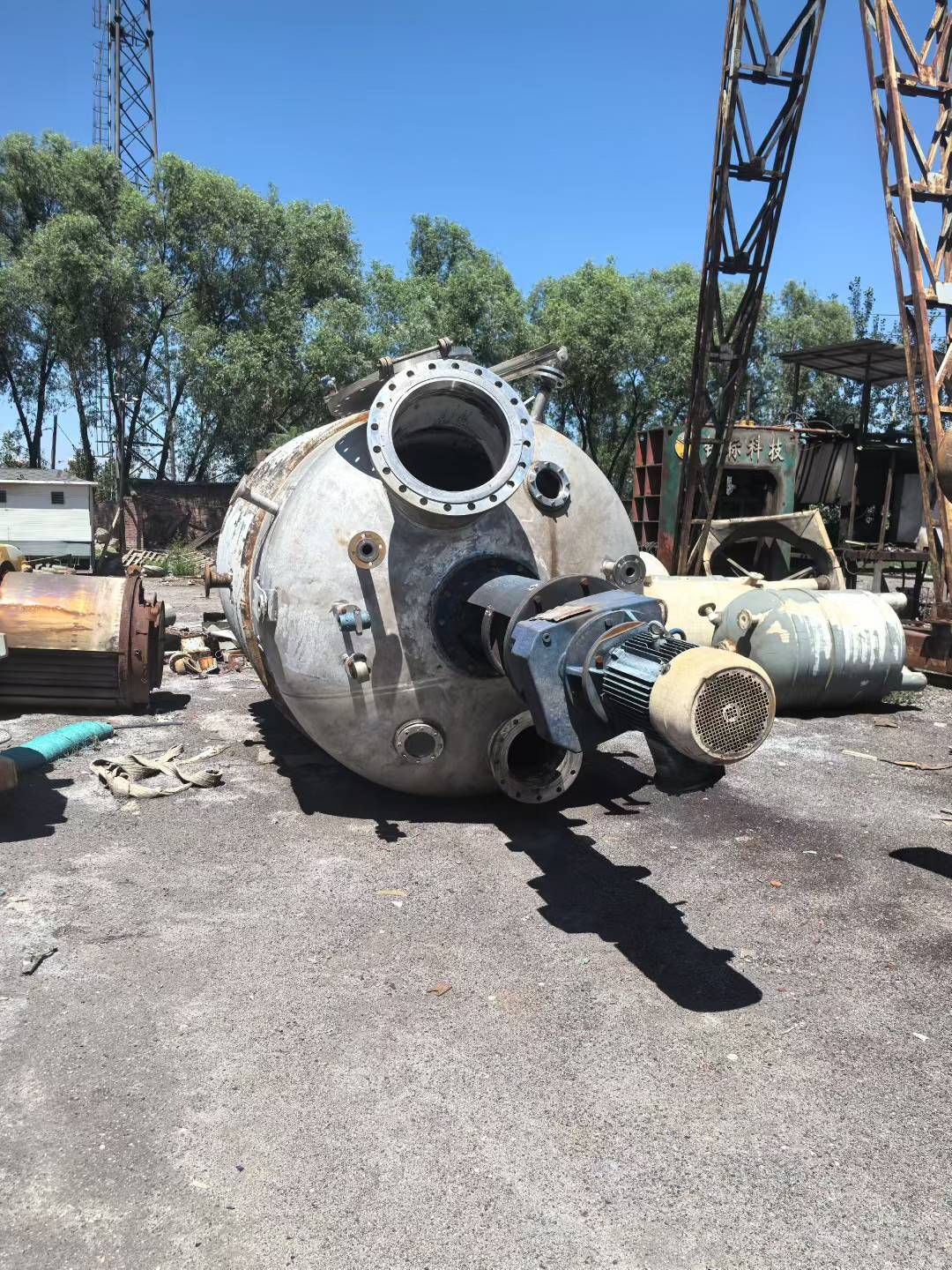 转让二手不锈钢反应釜 一台容积10立方内外盘管壁厚12mm不锈钢反应釜