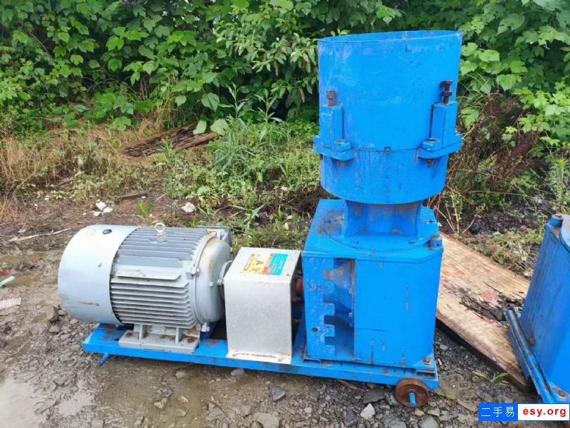 转让二手木屑颗粒机 两台37千瓦平模颗粒机