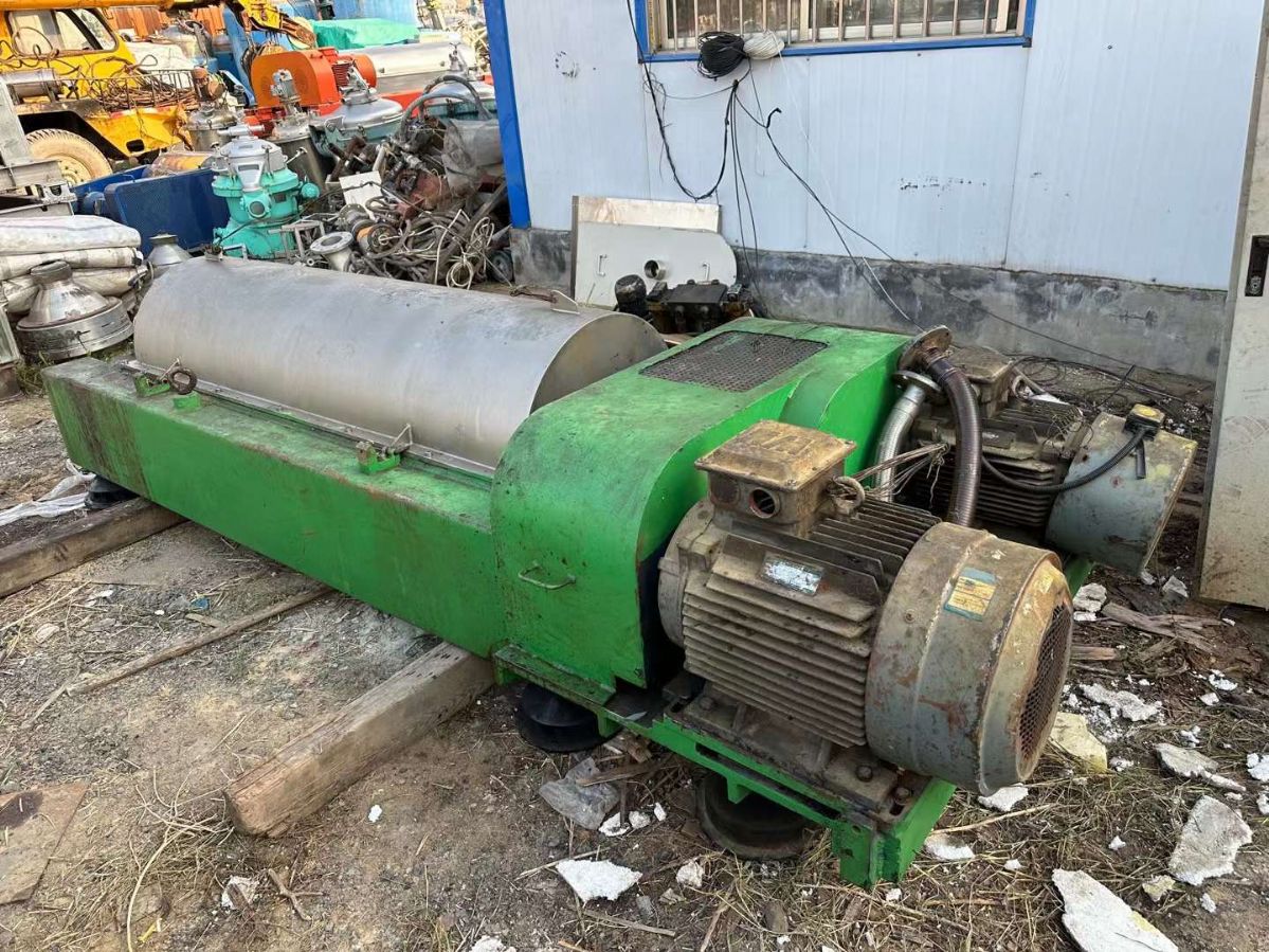 转让二手卧螺离心机 一台江苏巨能产450型卧螺离心机 材质2205