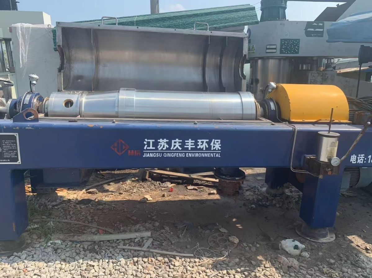 转让二手卧螺离心机 两台350型材质2205双相刚卧螺沉降离心机