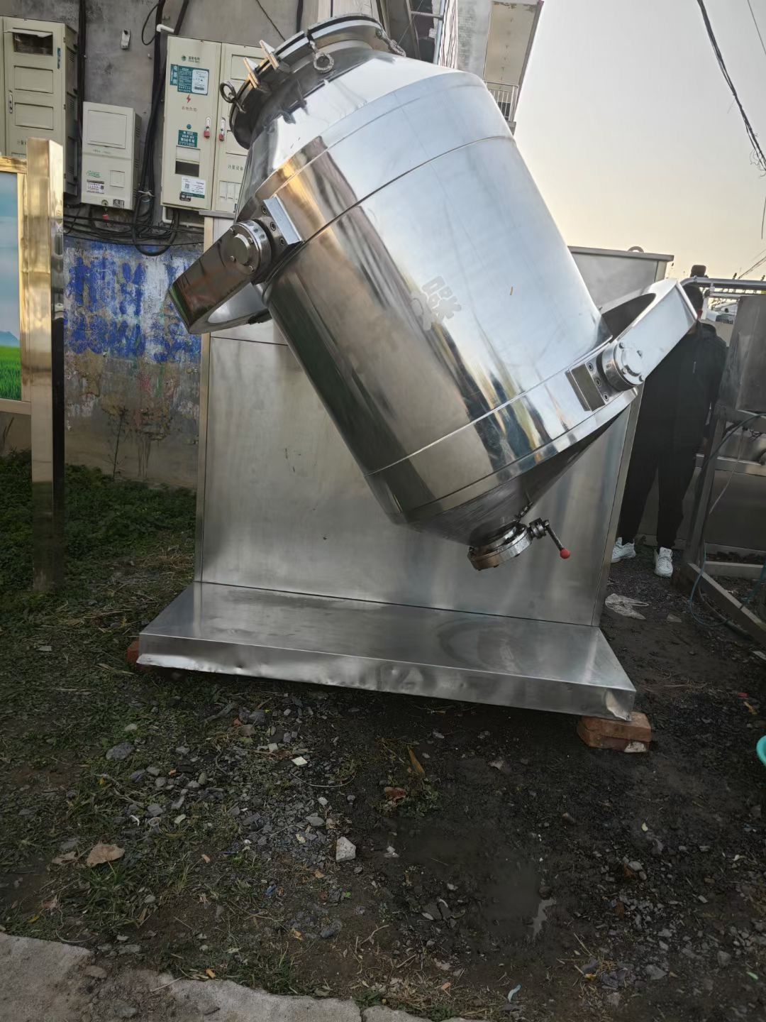 转让二手三维混合机 一台容积600L多项运动三维混合机