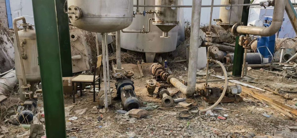 转让二手双效蒸发器 一套双效1500L强制循环蒸发器