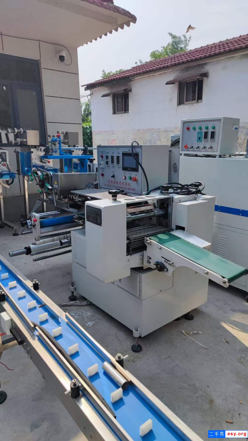 转让二手餐具包装机 一台590型下走膜枕式包装机