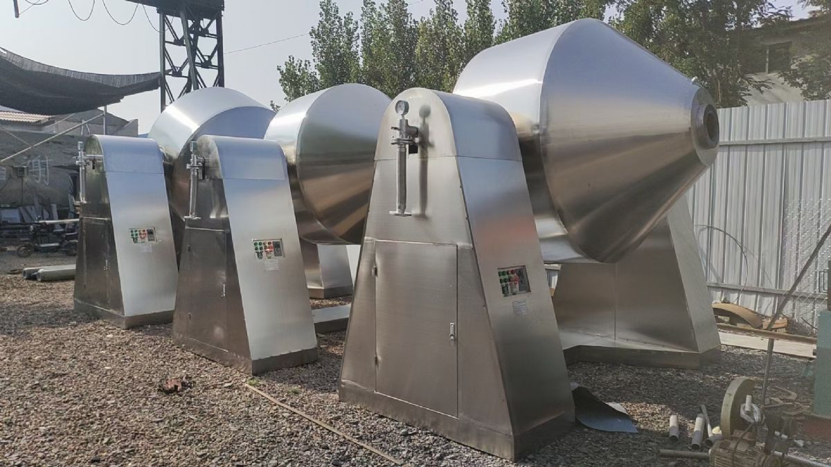 转让二手双锥干燥机 三台容积4000L搪瓷双锥真空回转干燥机